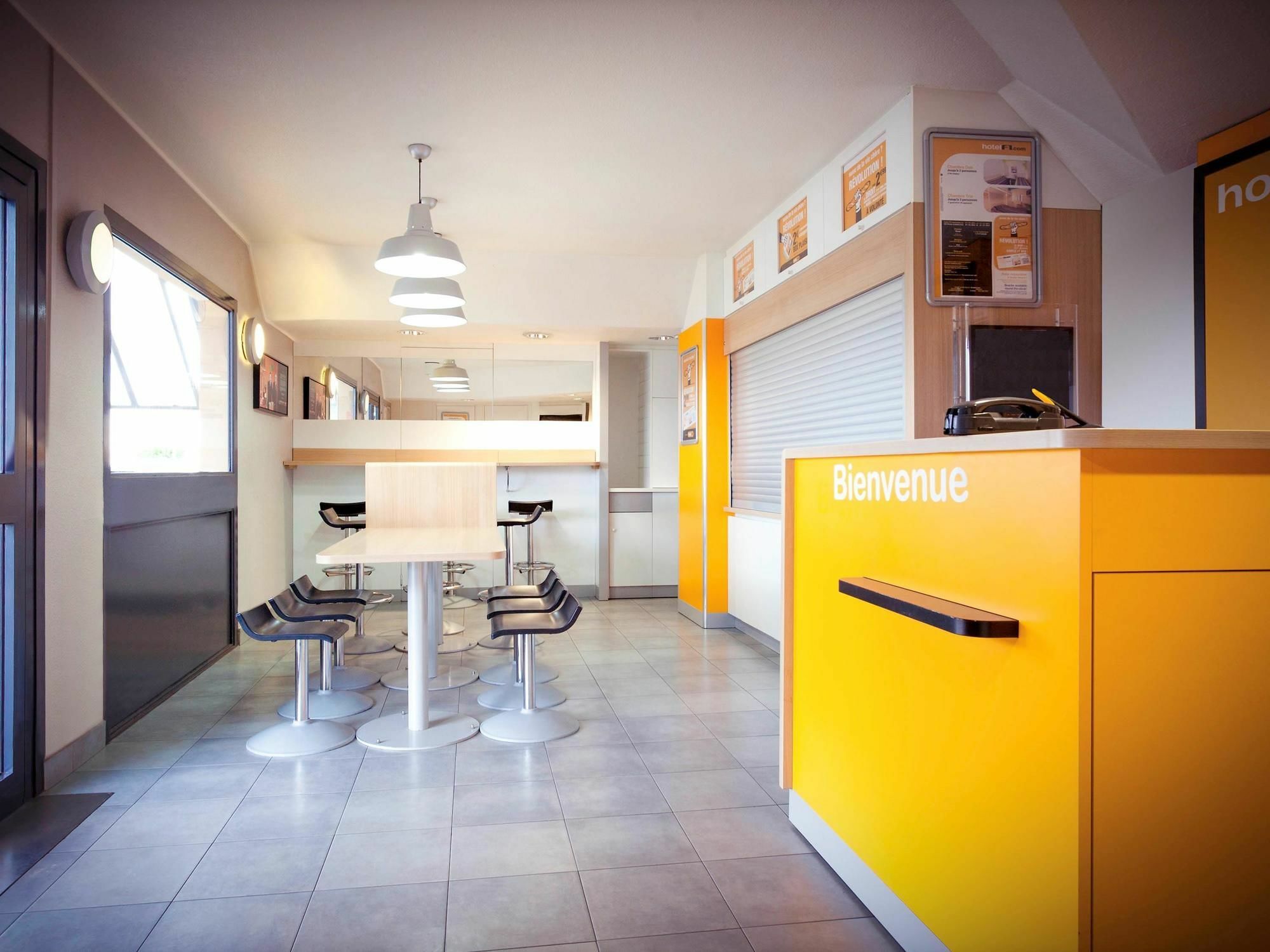 Hotelf1 Saint Witz A1 Hotel Екстер'єр фото